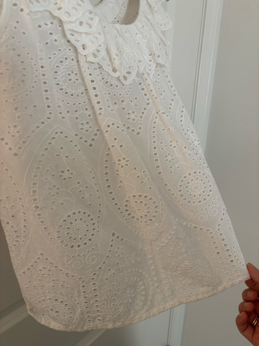 Sezane Rosa white eyelet sleeveless top - Picture 5 of 6